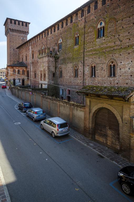 Al Castello Di Leonardo Hotell Sant'Angelo Lodigiano Exteriör bild
